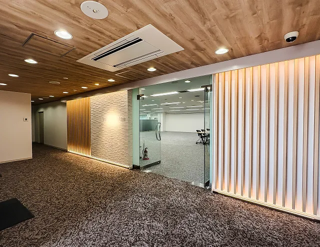 オフィス・テナント改修工事の施工写真。